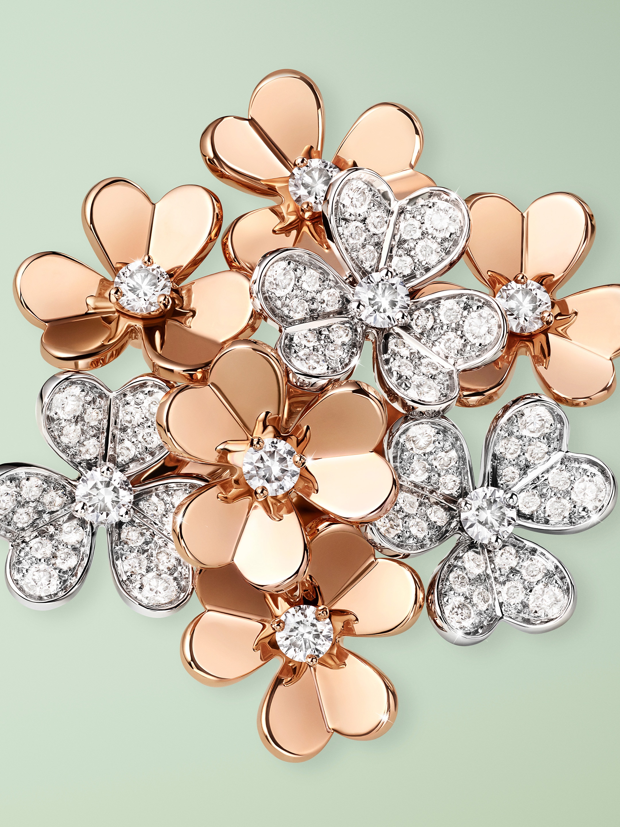 Frivole ring, 8 flowers, 18K rose gold, 18K white gold, diamonds. Frivole collection, Van Cleef & Arpels.