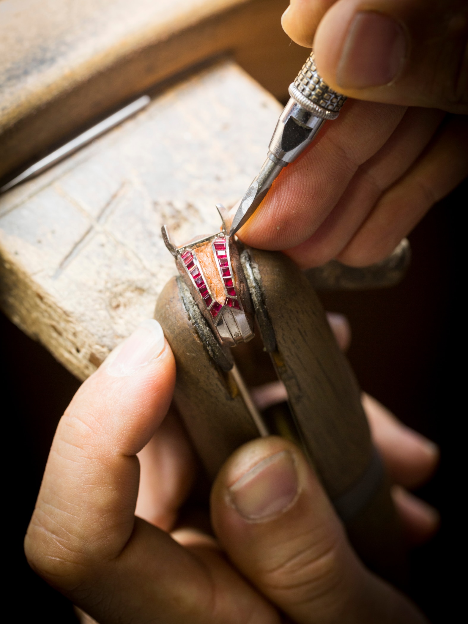 Rail setting work, Adela ring, Pierres de Caractère collection, Van Cleef & Arpels