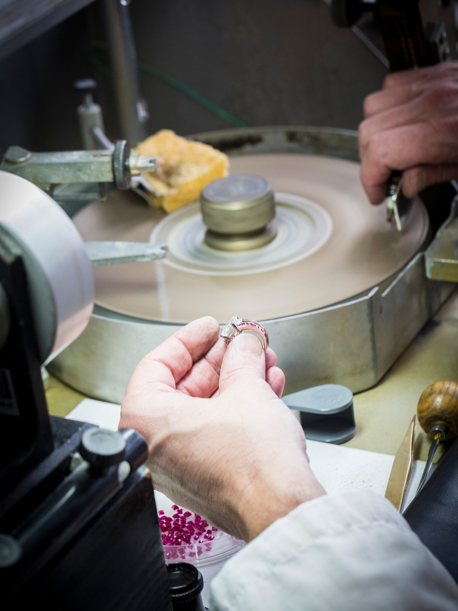 Work on the Mystery Set rubies, Adela ring, Pierres de Caractère collection, Van Cleef & Arpels.