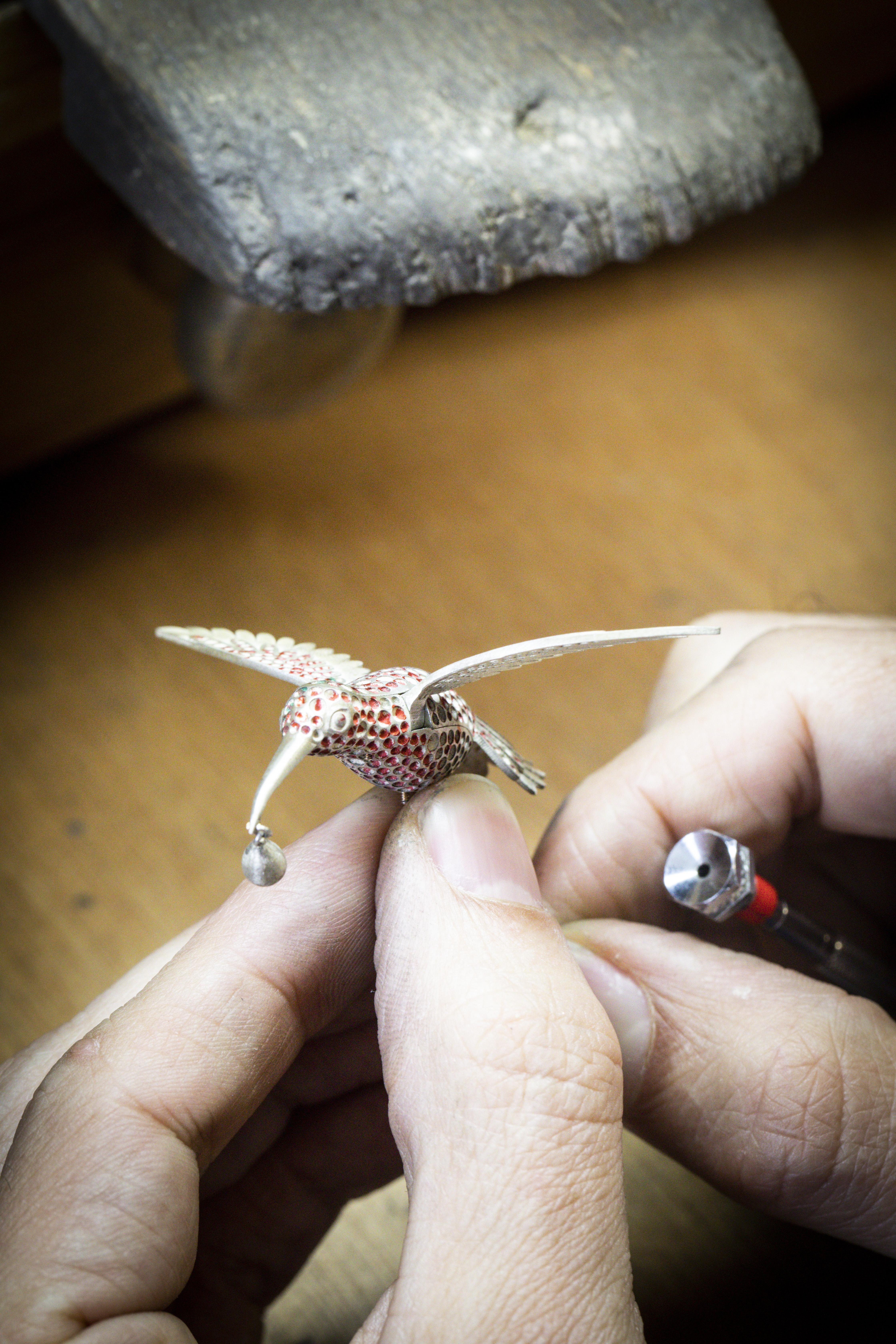 Testing the hummingbird wing's movement, Rêveries de Berylline automaton. Extraordinary Object, Van Cleef & Arpels