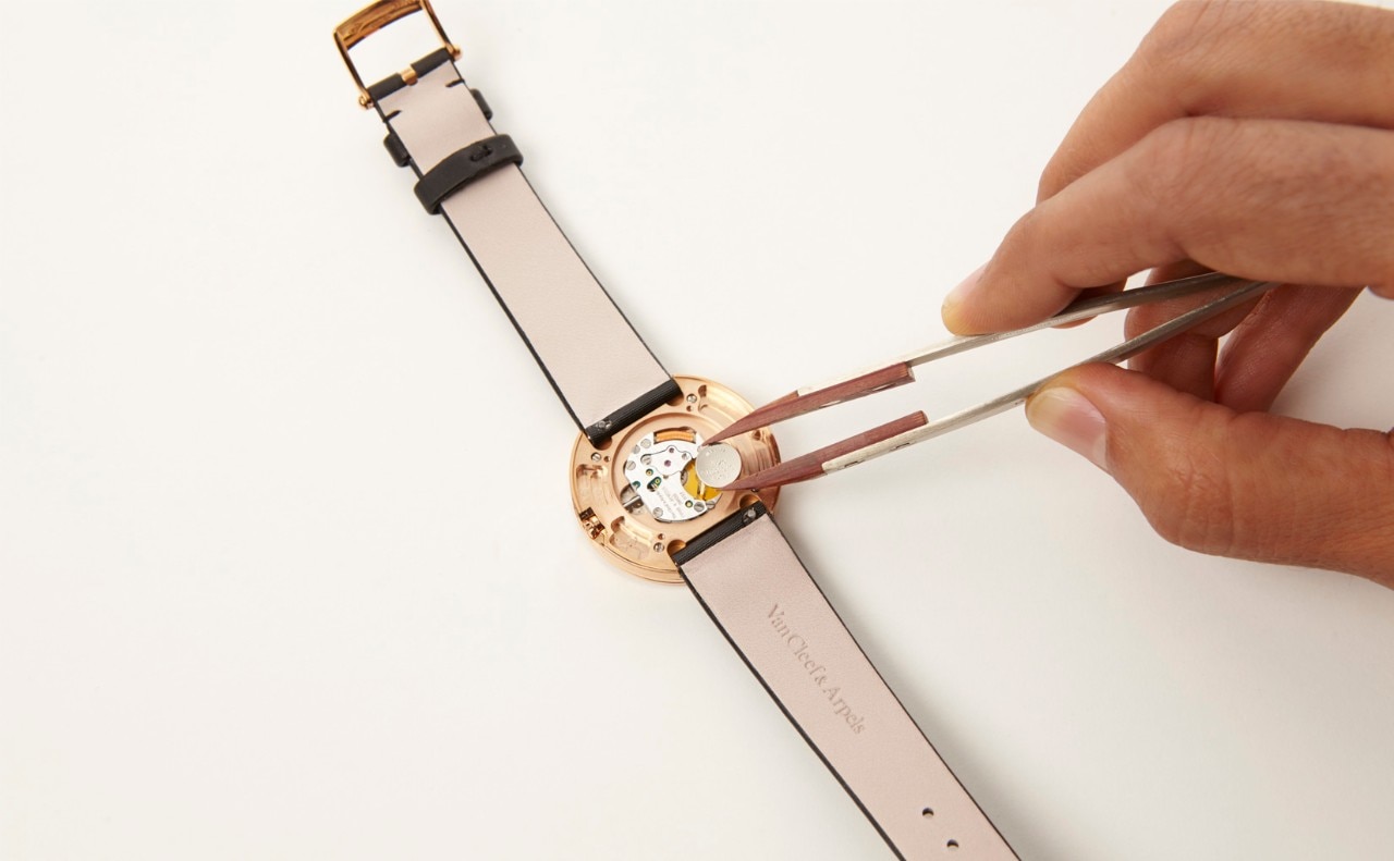 Battery services for your watches, Van Cleef & Arpels